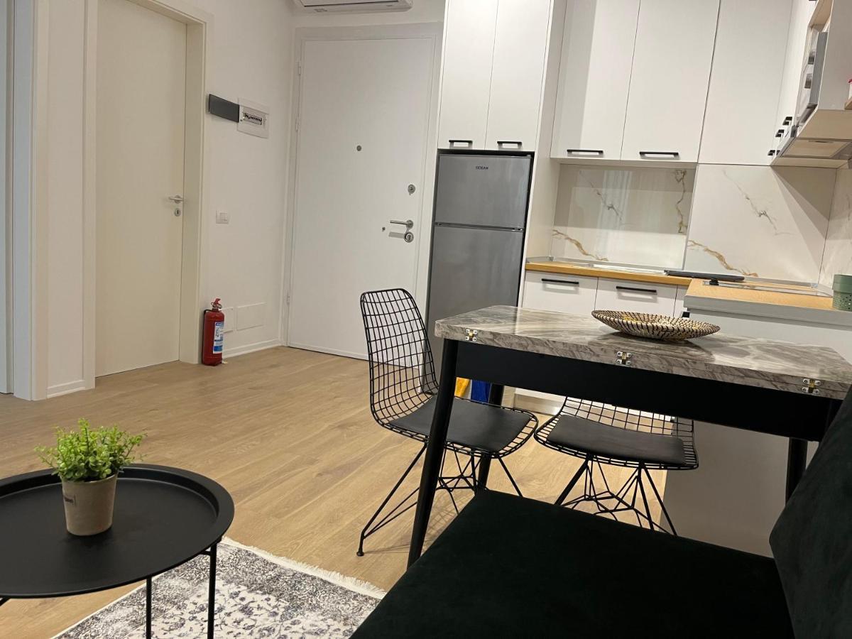 Comfy Nest Apartment- Free Parking Тирана Екстер'єр фото